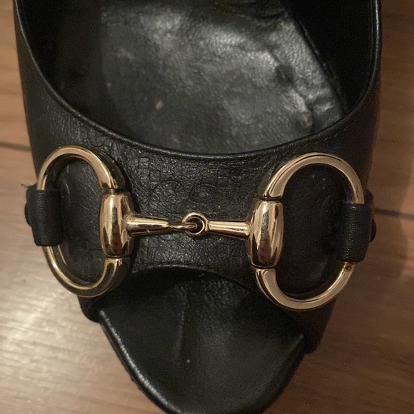 Gucci black leather horsebit peep toe pumps - Picture 5 of 9